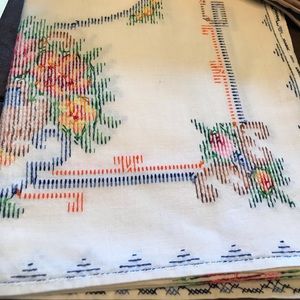 Vintage 1950’s cotton embroidered tablecloth